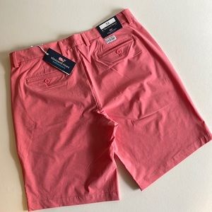 Vineyard Vines solid 10” performance breaker short. Color:lobster reef size:34